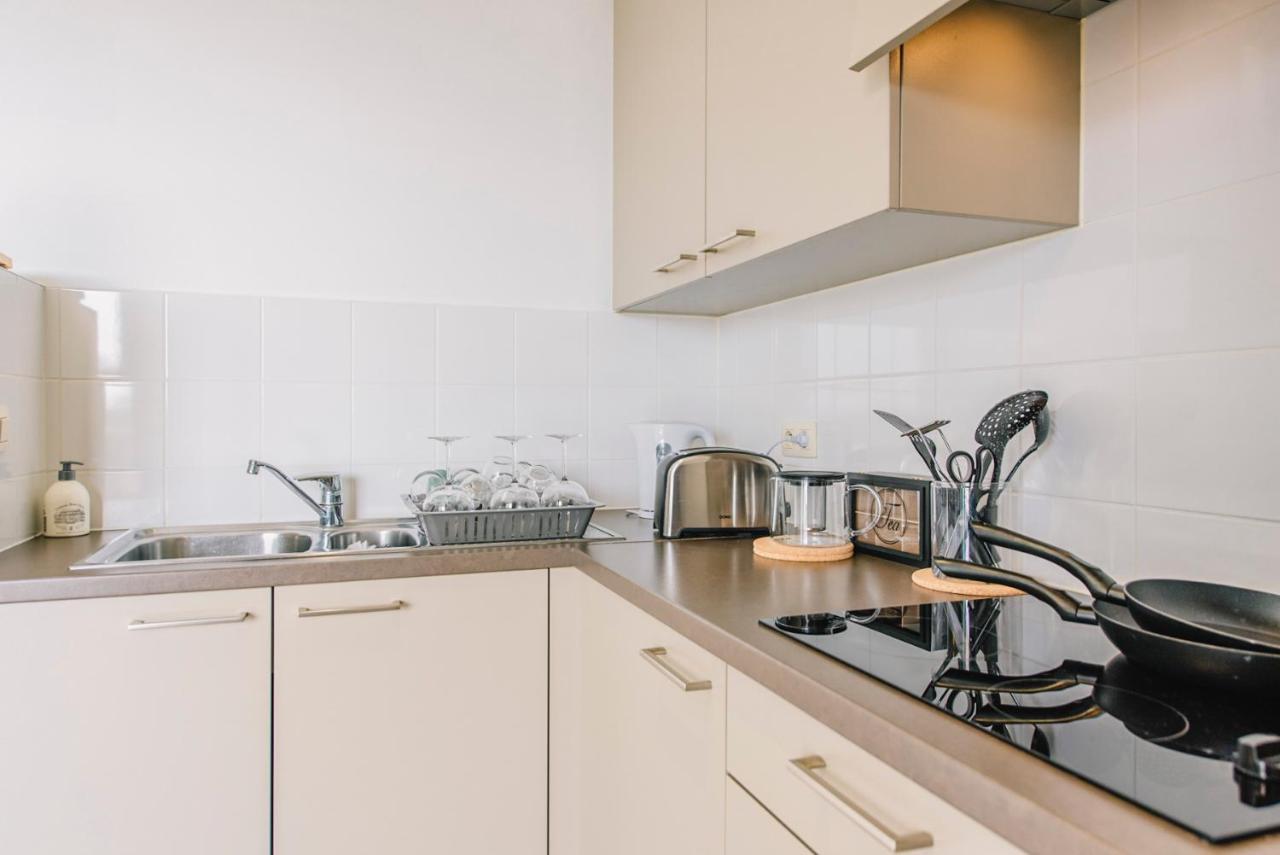 Shs Homes-Luxe Highrise, 2 Bedrooms, Kitchen, Free Parking, Stunning View, Large Tarrasse, Workspace Hasselt Exteriör bild