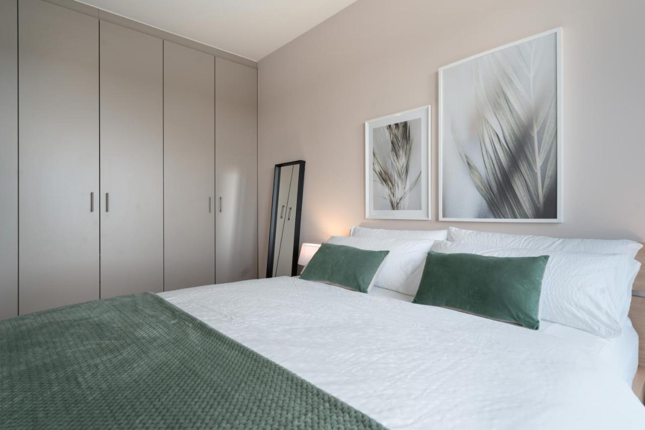 Shs Homes-Luxe Highrise, 2 Bedrooms, Kitchen, Free Parking, Stunning View, Large Tarrasse, Workspace Hasselt Exteriör bild