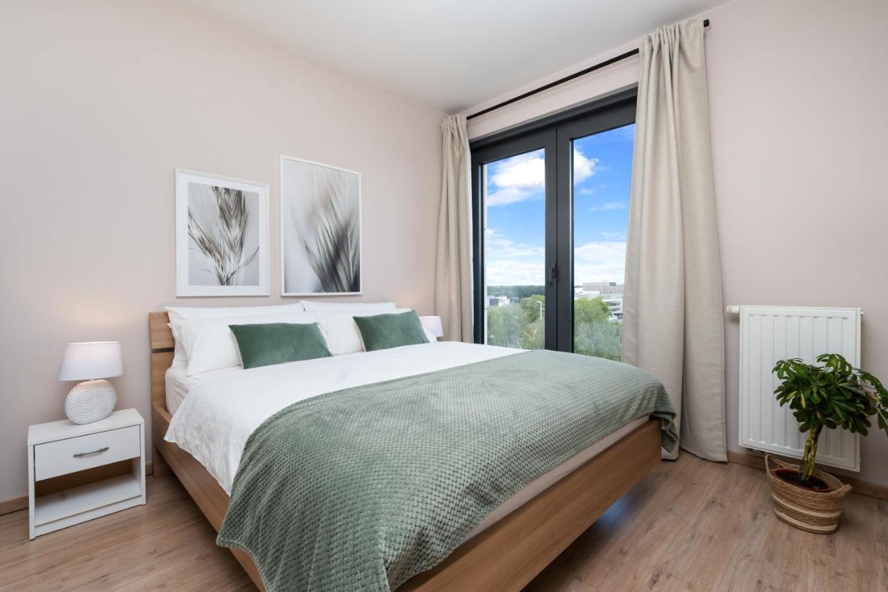 Shs Homes-Luxe Highrise, 2 Bedrooms, Kitchen, Free Parking, Stunning View, Large Tarrasse, Workspace Hasselt Exteriör bild