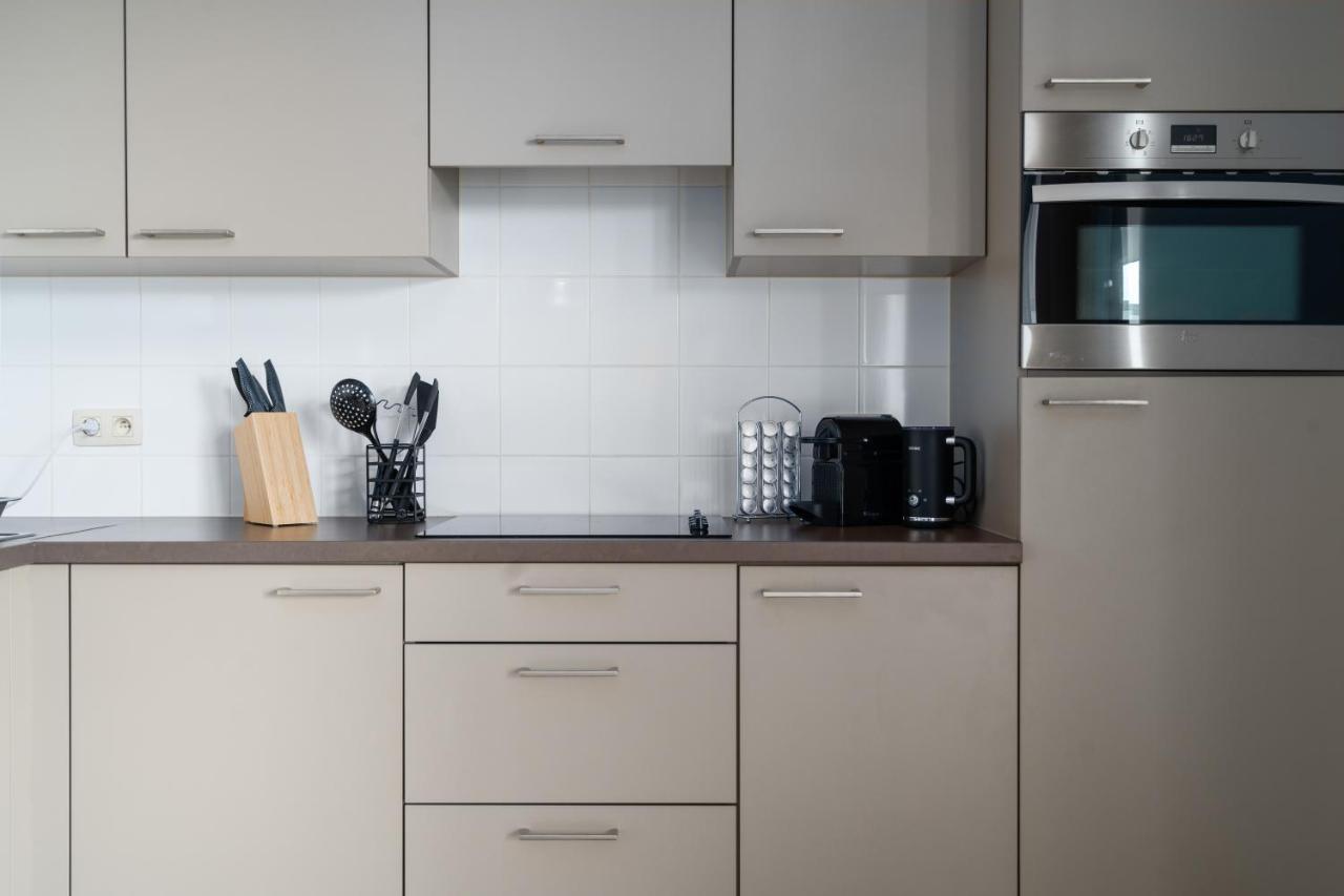 Shs Homes-Luxe Highrise, 2 Bedrooms, Kitchen, Free Parking, Stunning View, Large Tarrasse, Workspace Hasselt Exteriör bild