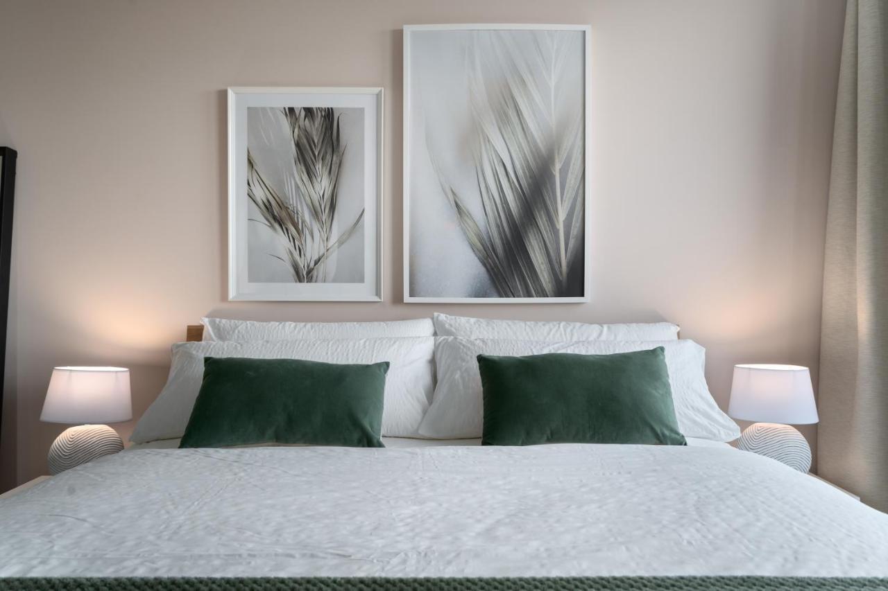 Shs Homes-Luxe Highrise, 2 Bedrooms, Kitchen, Free Parking, Stunning View, Large Tarrasse, Workspace Hasselt Exteriör bild