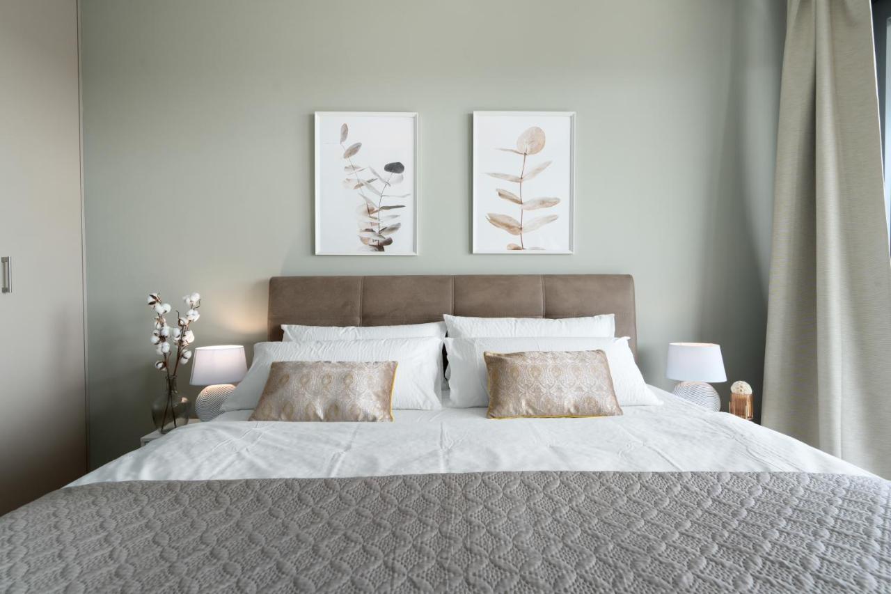 Shs Homes-Luxe Highrise, 2 Bedrooms, Kitchen, Free Parking, Stunning View, Large Tarrasse, Workspace Hasselt Exteriör bild