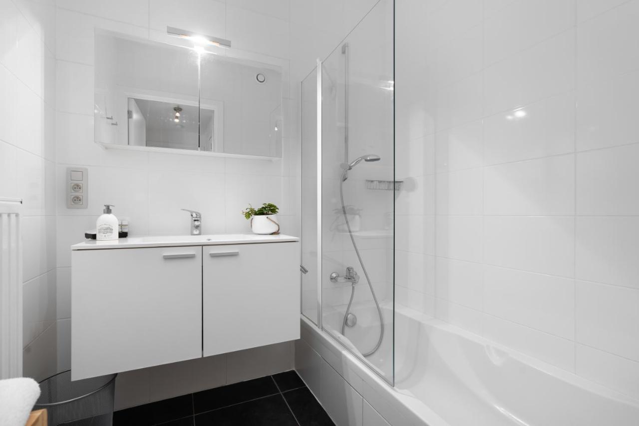 Shs Homes-Luxe Highrise, 2 Bedrooms, Kitchen, Free Parking, Stunning View, Large Tarrasse, Workspace Hasselt Exteriör bild