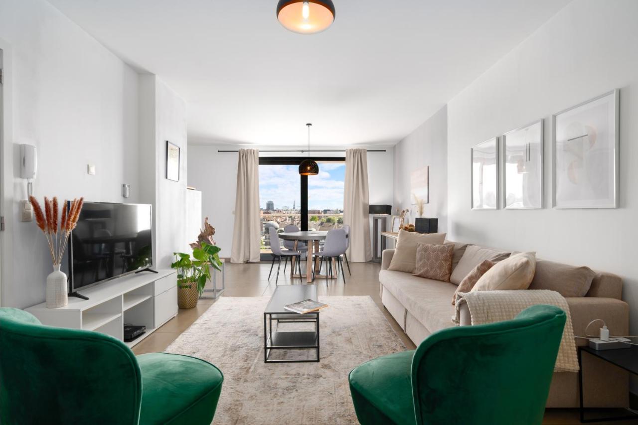 Shs Homes-Luxe Highrise, 2 Bedrooms, Kitchen, Free Parking, Stunning View, Large Tarrasse, Workspace Hasselt Exteriör bild