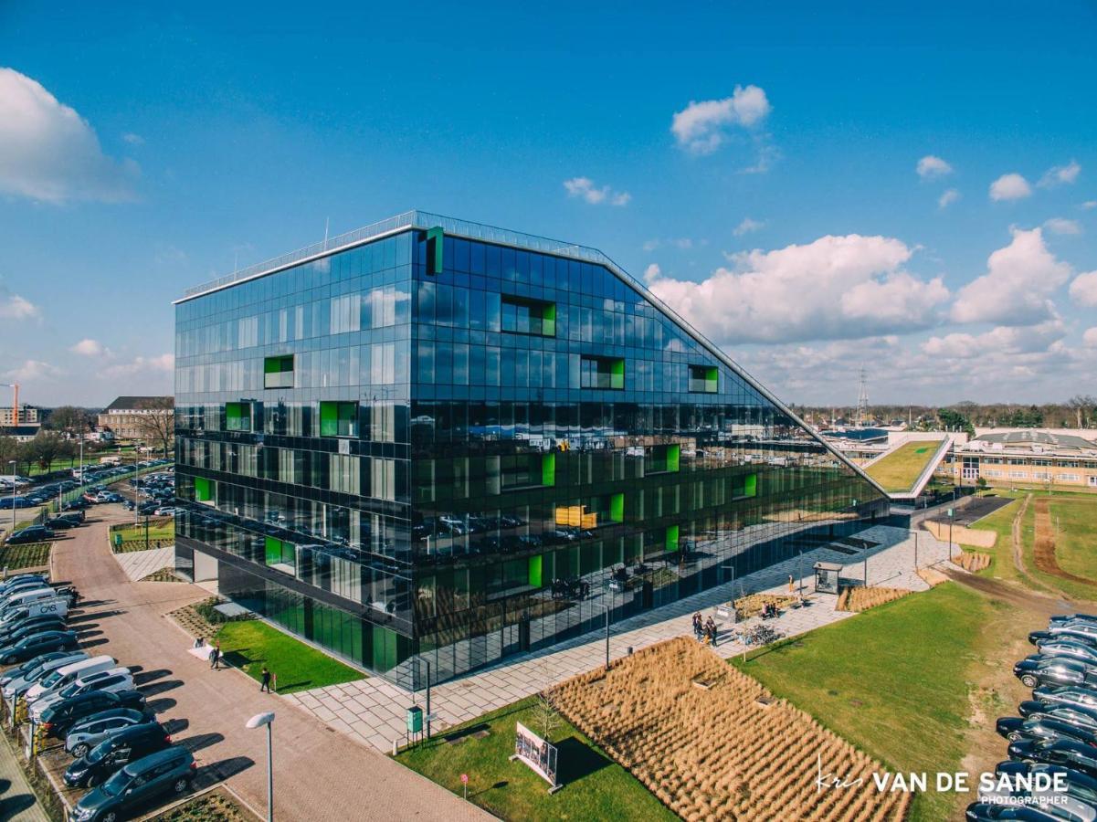 Shs Homes-Luxe Highrise, 2 Bedrooms, Kitchen, Free Parking, Stunning View, Large Tarrasse, Workspace Hasselt Exteriör bild